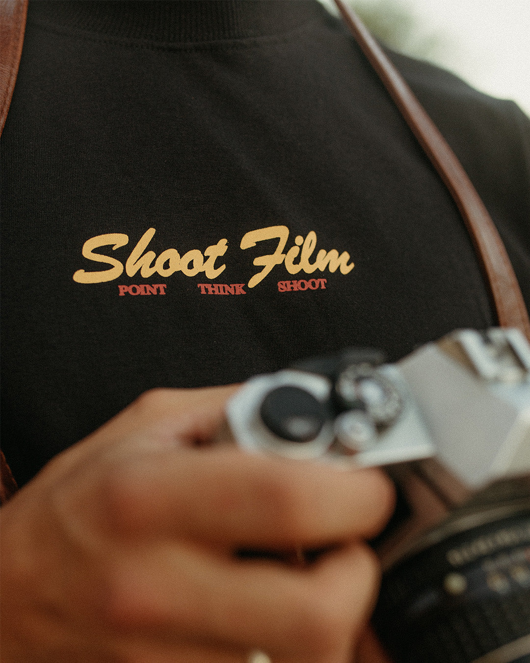 Camiseta Take Photos, Shoot Film - Preta