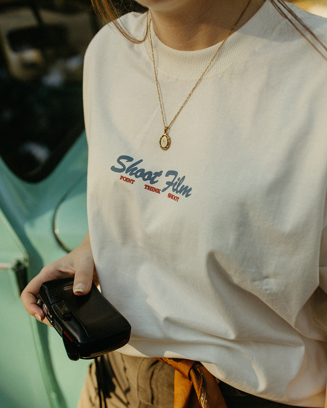 Camiseta Take Photos, Shoot Film - Off white