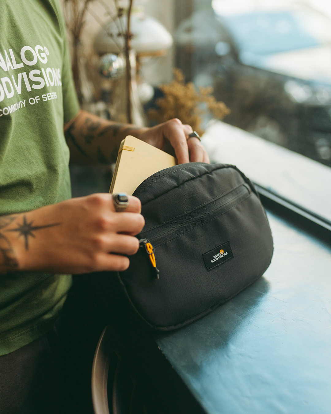 Camera bag crossbody Analog large - black