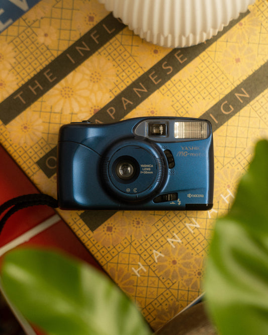 Yashica Mg-motor azul