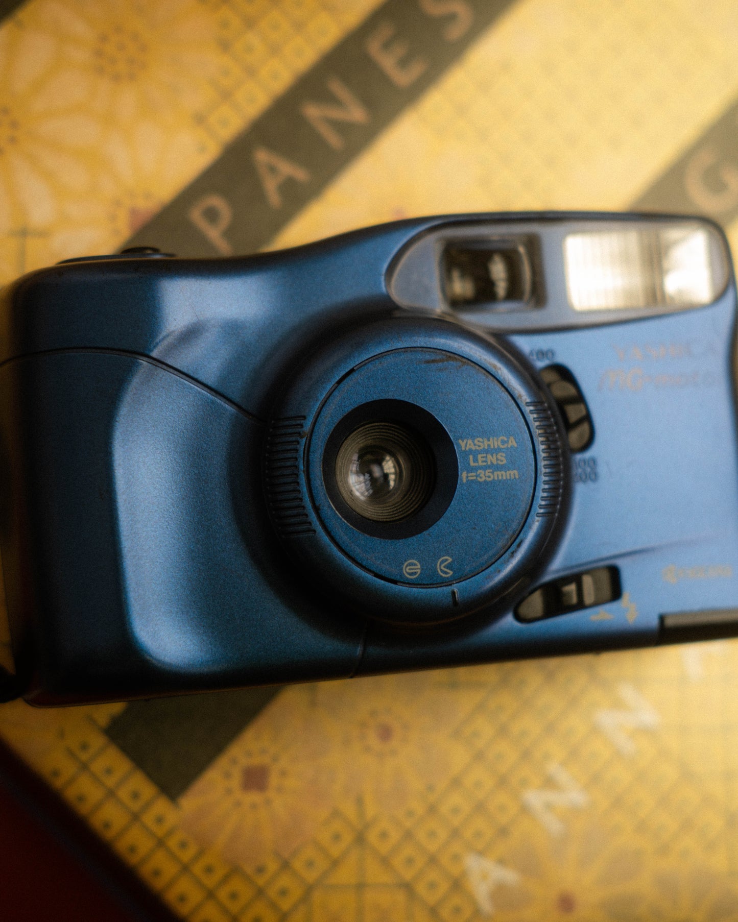 Yashica Mg-motor azul