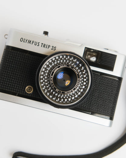 Olympus Trip 35 + flash