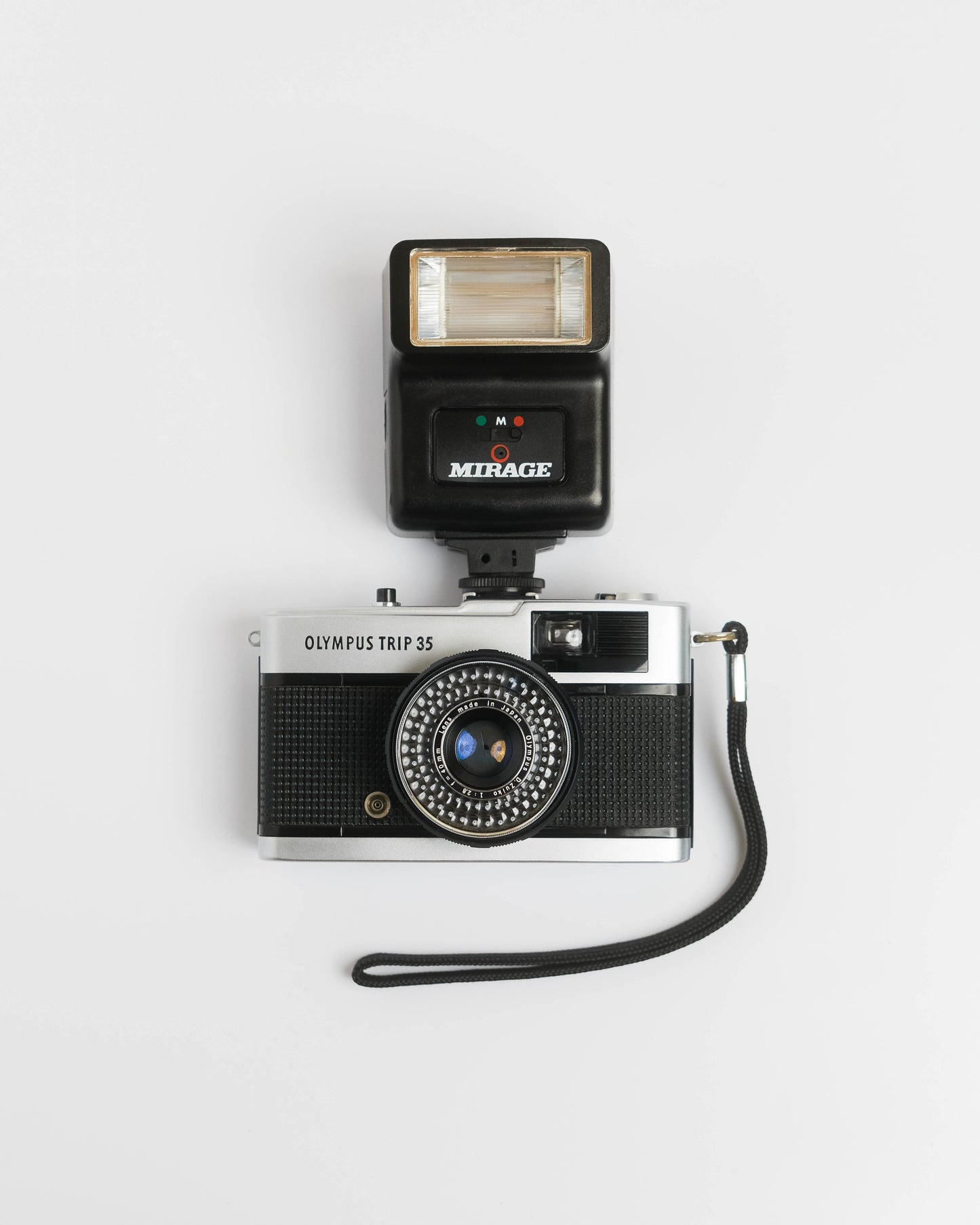 Olympus Trip 35 + flash