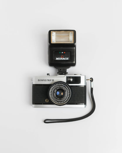 Olympus Trip 35 + flash