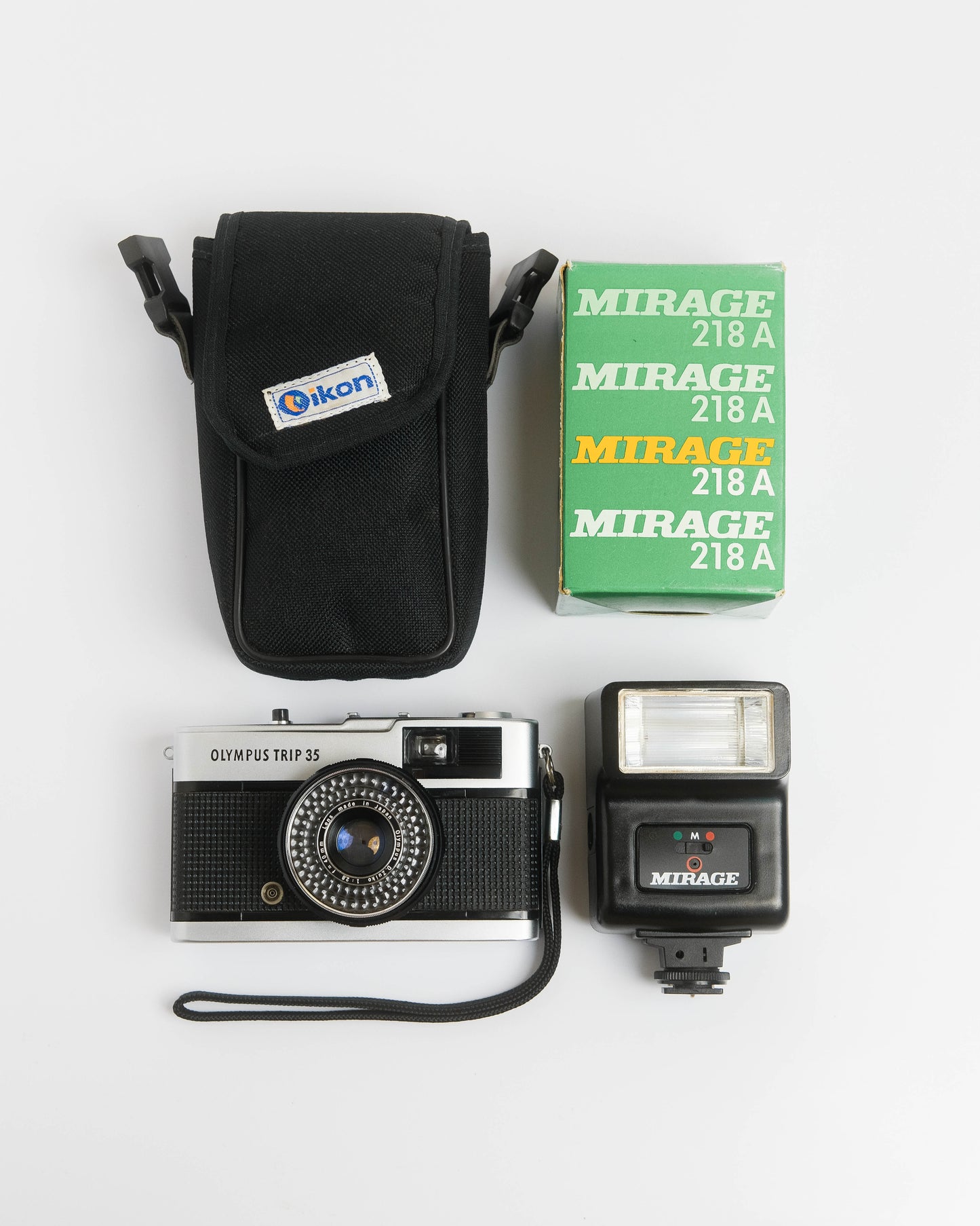Olympus Trip 35 + flash