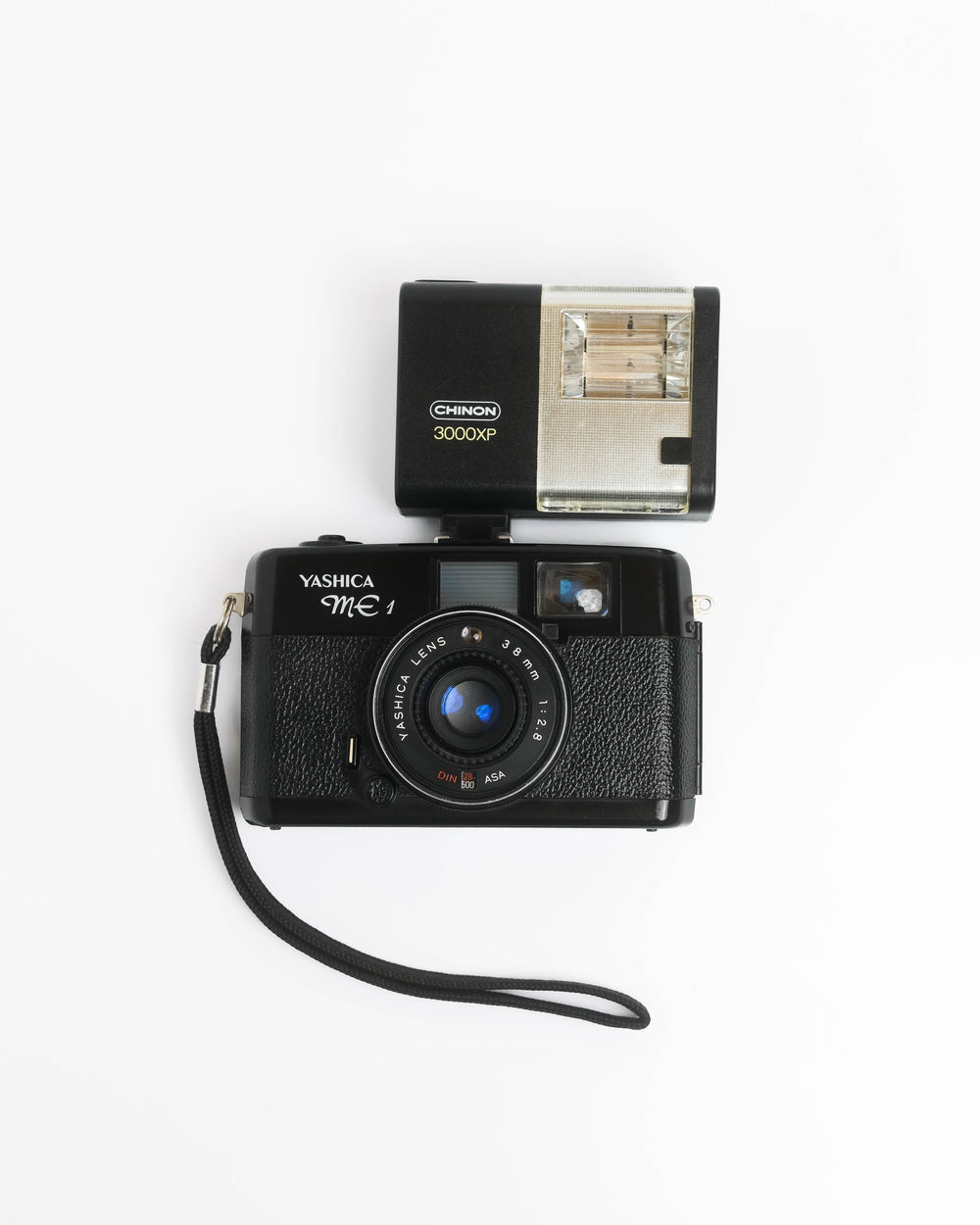 Yashica ME-1 +  flash Chinon 3000XP