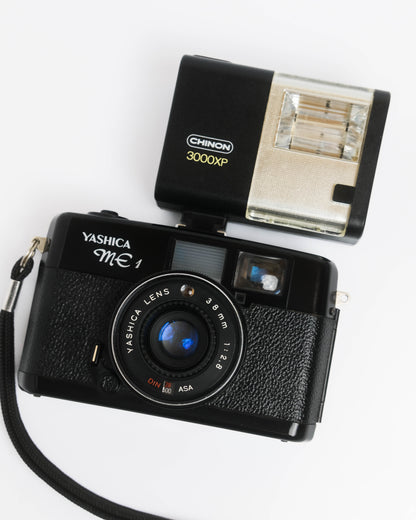Yashica ME-1 +  flash Chinon 3000XP