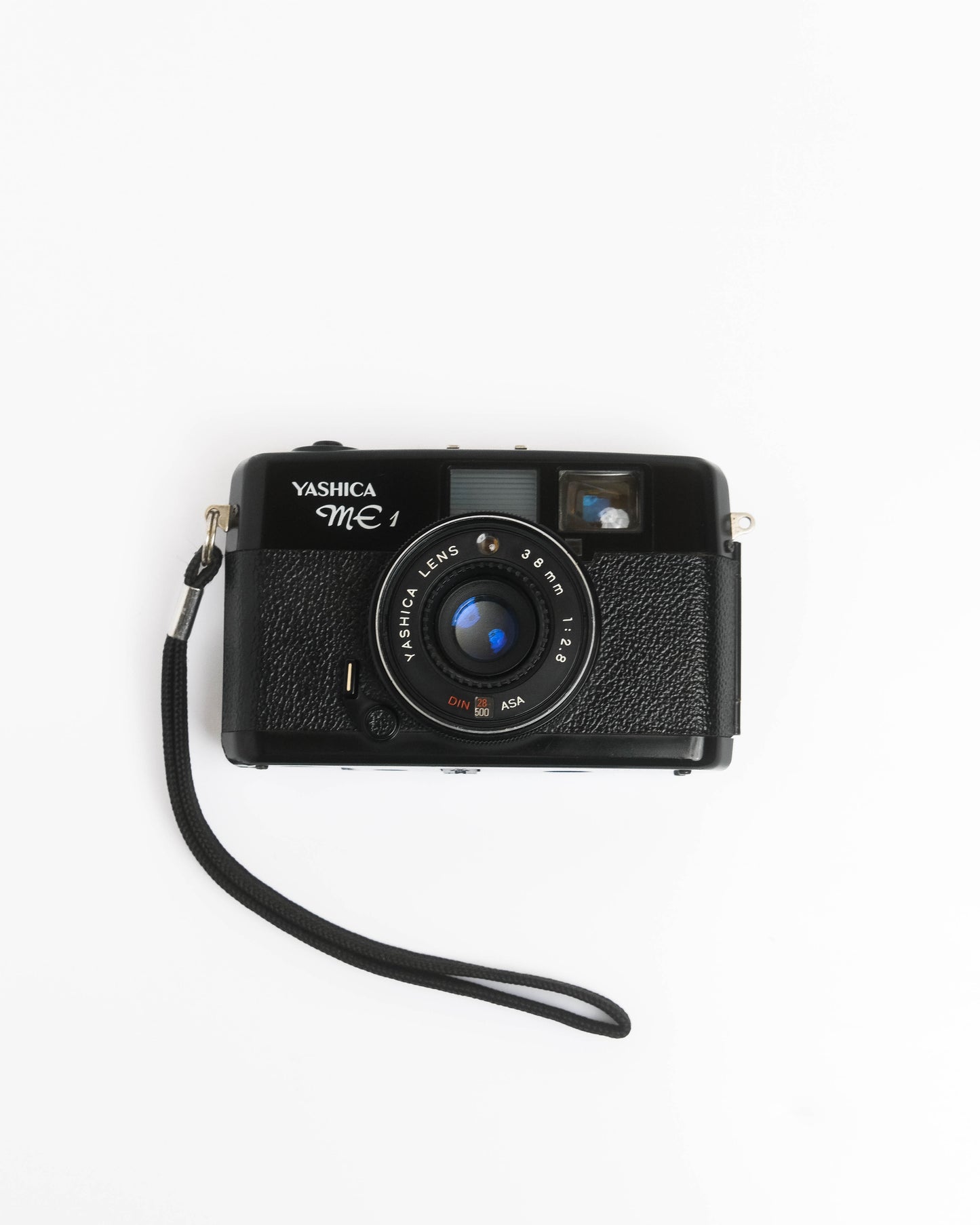 Yashica ME-1 +  flash Chinon 3000XP
